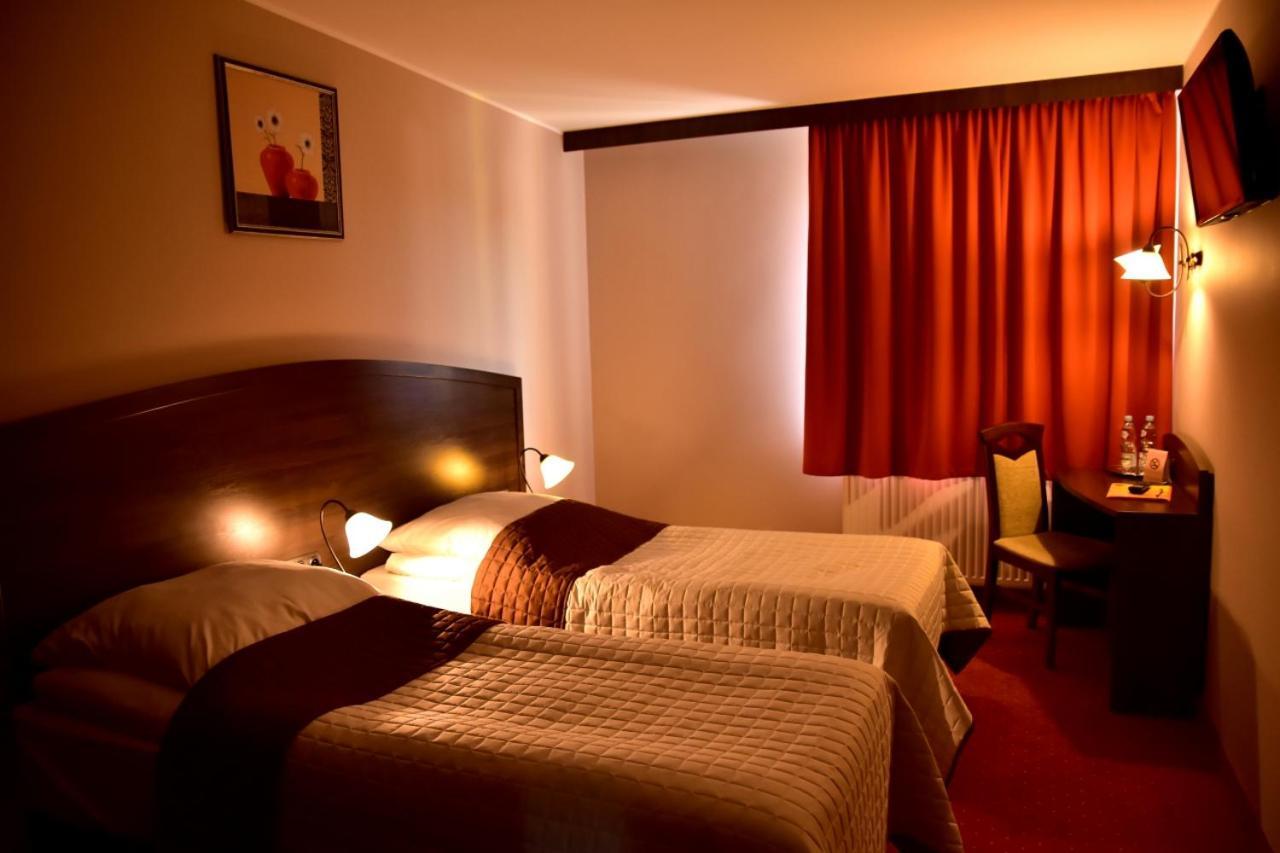 Hotel Nekla Luaran gambar