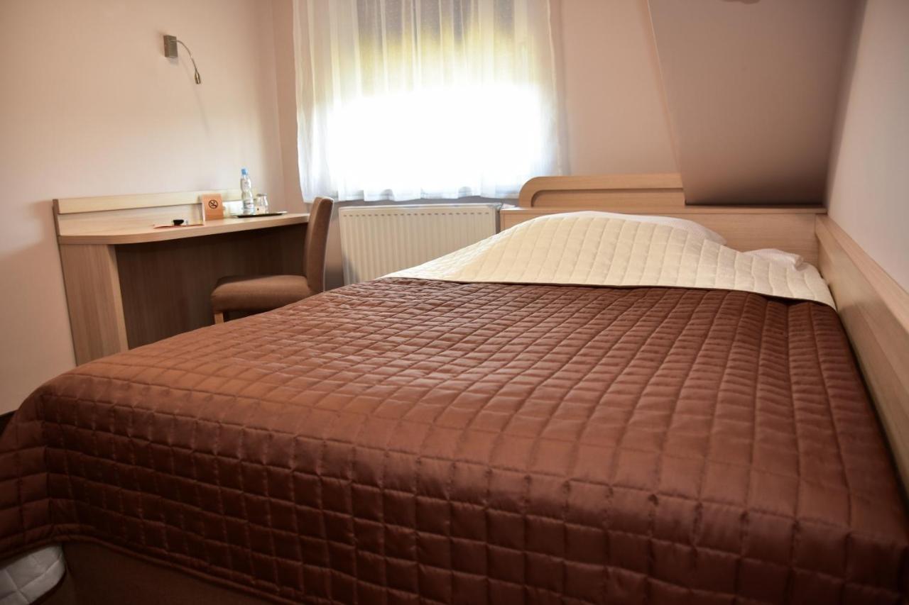 Hotel Nekla Luaran gambar